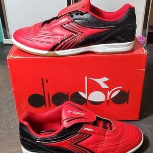 Italy Diadora Kobra Indoor Soccer Shoe red and black. size 10 great condition